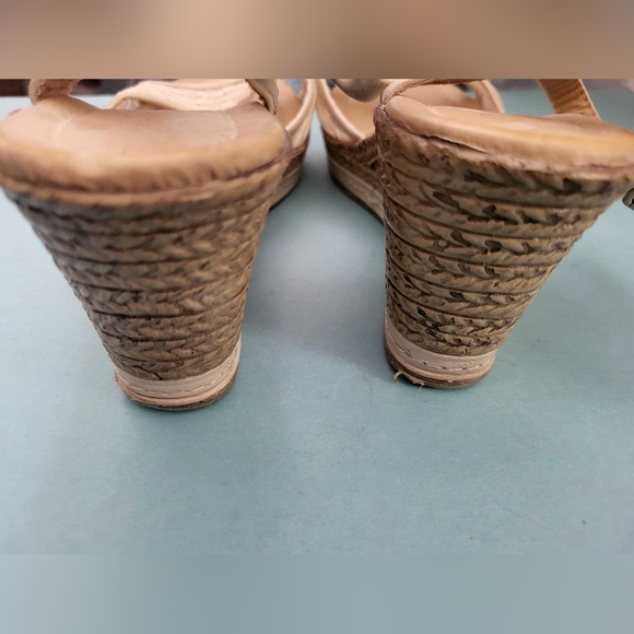 Pretty Beige Lace Wedge Sandals sz 10 - Picture 5 of 5